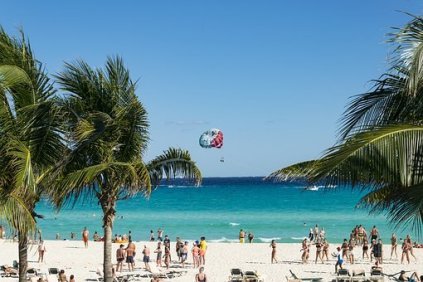 Hvor skal jeg rejse hen på sommerferie? Gode sommerferiedestination? Feriedestinationer i Amerika? Feriedestinationer i vesten? Varme feriesteder? Feriesteder med gode strande? USAs bedste strand? Floridas bedste strand? Hvor er verdens bedste strand? Lækre feriesteder i Europa? Sommerferie i Europa? Hvor er der varmt om vinteren? Hvor skal jeg rejse hen? Populære feriesteder i verden?