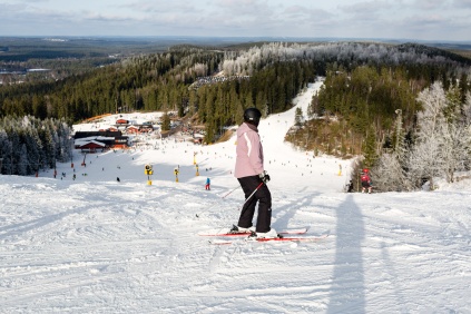 Blot få timers kørsel fra Sjælland findes Isaberg. Skiområdet i Sverige er perfekt for jer, der ikke har brug for et hav af forskellige løjper for at have nogle dejlige dage på ski. Skiområdet er børnevenligt og passer godt til børnefamilier. Hvis I endnu ikke ved, om skiferie i det hele taget er noget for jer, så er Isaberg et oplagt sted at tage på en dagstur for at prøve ferietypen af. 