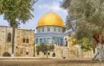 Israels charme og mystik er ikke til at stå for. Med verdenskultur, vigtige knudepunkter og en interessant fortid er Israel en anderledes og ikke mindst spændende destination på efterårsferien. Israel er især oplagt til dig, der ikke ønsker at ligge på ryggen under hele ferien. I oktober kommer temperaturene ofte op på 25-30 graders varme i dagtimerne. 