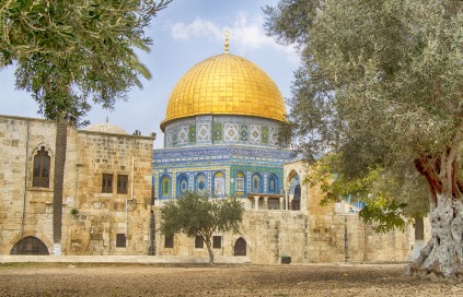 Israels charme og mystik er ikke til at stå for. Med verdenskultur, vigtige knudepunkter og en interessant fortid er Israel en anderledes og ikke mindst spændende destination på efterårsferien. Israel er især oplagt til dig, der ikke ønsker at ligge på ryggen under hele ferien. I oktober kommer temperaturene ofte op på 25-30 graders varme i dagtimerne. 