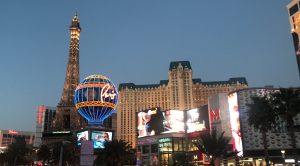 besøg las vegas, rejser til las vegas, casinoer i las vegas, shopping på the strip i las vegas, the strip restauranter og butikker, se strip i las vegas, lækre hoteller i las vegas, vegas bedste hoteller, las vegas nevada-ørkenen, spil om penge i las vegas, hvor mange penge kan man vinde i vegas?, hvor er de bedste buffeter i Las Vegas?, flybilletter til las vegas, rundrejse til las vegas nevada, hvor varmt er der i las vegas?