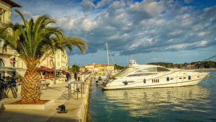 porec, ferie i porec, camping ved porec, spisesteder ved porec, porec kroatien, rejser til porec, søpølser kroatien, porec vandaktiviteter, porec badestrand, porec campingpladser