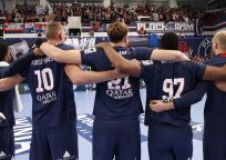 Turen afhænger af kampdatoer, men kan se sådan ud: Dag 1-4: Paris Dag 4: Hjemrejse Kan du forestille dig noget bedre end at kombinere fodbold og håndbold med en seværdig storbyferie i Paris? Nej, vel? Nyd en aften med kamp i den ene sport, inden du aftenen efter kan nyde stjernerne fra det andet hold. Kombiner sportsoplevelserne med en af verdens flotteste byer - det kan kun blive en god kombination!