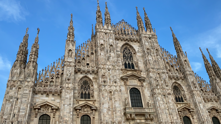 dansk milano guide, milano guide dansk, milano guide danmark, Fakta om Milano Land: Italien Sprog: Italiensk Indbyggere: ca. 1,37 mio. mennesker Flyvetid: ca. 2 timer Vejret: Vinteren er kølig med nedbør, foråret er mildt og varieret med lune dage, sommeren er varm og efteråret er mildt, lunt og med nedbør.Historisk arkitektur, betagende stemning, dejligt klima og gode shoppingmuligheder er blot nogle af de ting, som Milano har at byde på. Bliv klogere på attraktioner, fakta, spisesteder, hoteller og flyvetider her i guiden. En tur til Milano er det hele værd. Hele denne guide er udelukkende udarbejdet på baggrund af IH-rejsers egen erfaring.