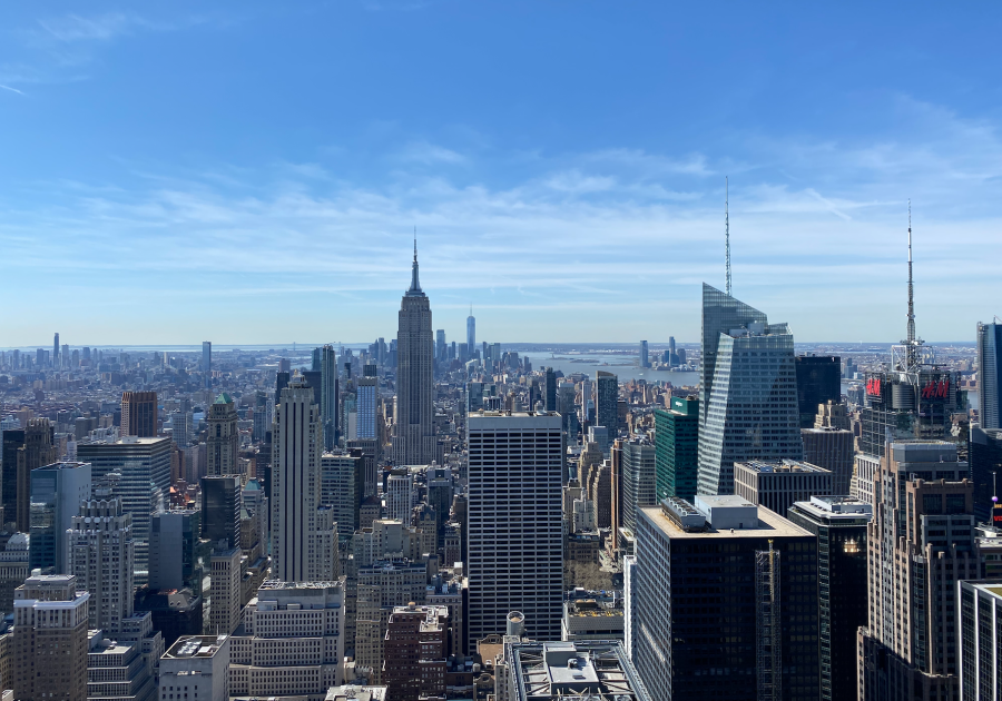 Storbyen over alle storbyer - fristes man til at sige. New York City indeholder alt det, man kan forvente af en moderne storby. Med sine fascinerende bydele, pulserende sjæl og utallige seværdigheder er NYC et besøg værd for stort set alle og enhver - og forståeligt nok står byen højt på listen over byer, der bare skal besøges, hos mange. Hele denne guide er udelukkende udarbejdet på baggrund af IH-rejsers egen erfaring. New york city guide danmark, new york guide dansk, dansk NYC guide